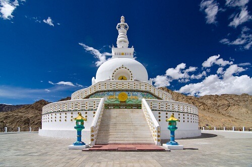 Shanti Stupa, Le